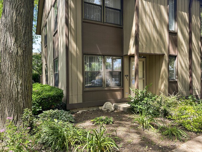 Foto del edificio - 608 N Hough St