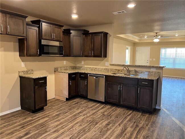 Building Photo - 801 Saddlebrook St