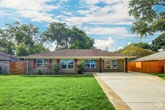 Building Photo - 2207 Stonecrest Dr