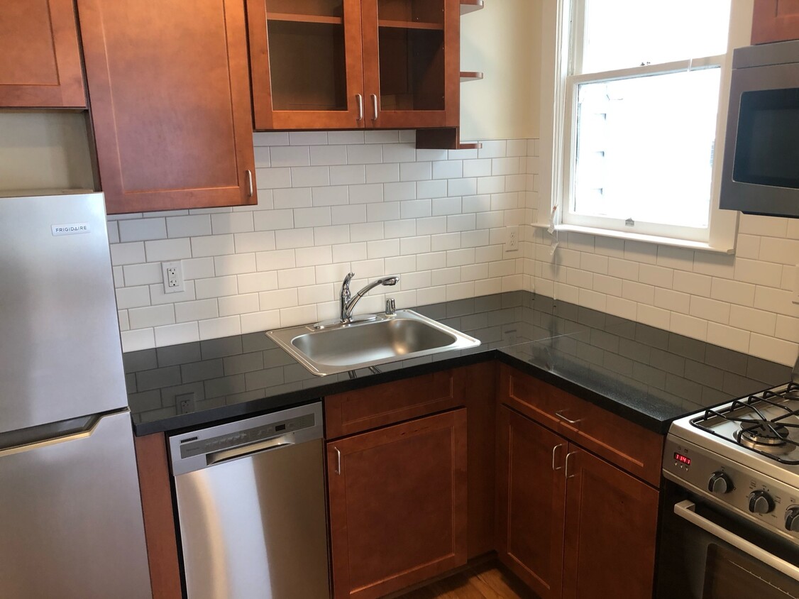 Primary Photo - 1040 Steiner St