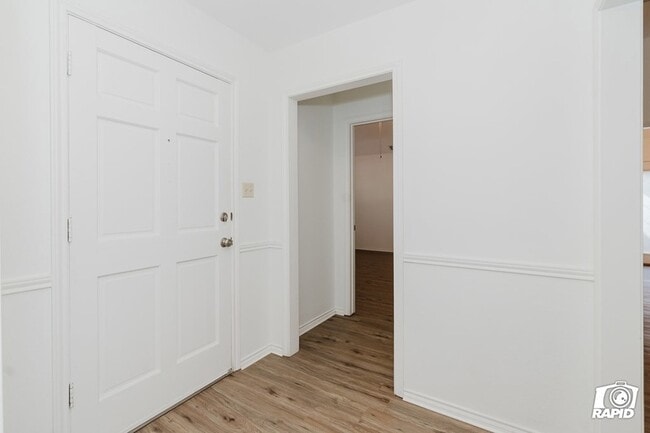 Foto del edificio - 4911 Sherwood Dr