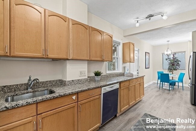 Building Photo - 5 Washburn Ter