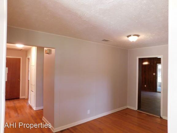 Foto del edificio - 3 br, 1 bath House - 3222 Elsberry Road