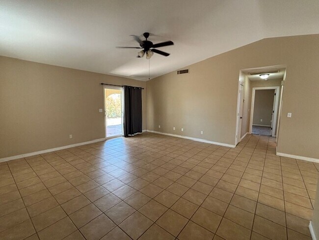 Building Photo - 2 Bedroom - 2 Bath Home