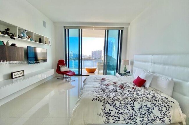 Foto del edificio - 3300 NE 188th St