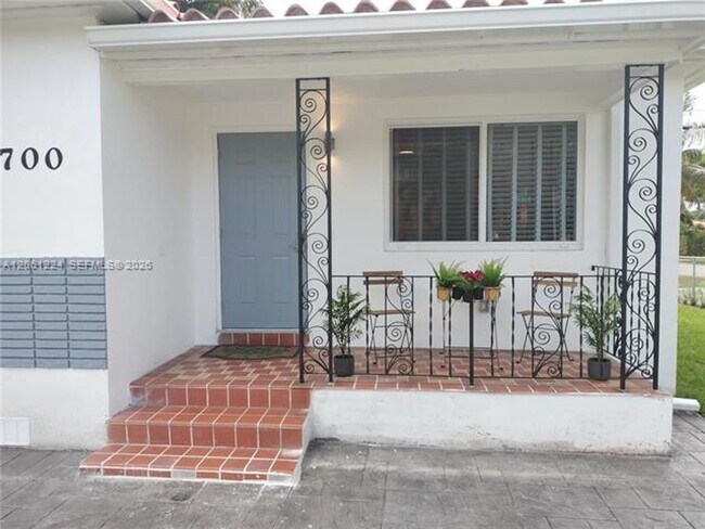 Foto del edificio - 2700 SW 28th Ct