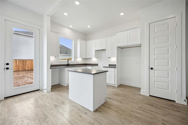 Foto del edificio - 8107 Calhoun Rd