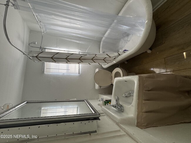 Building Photo - 946 Spearing St