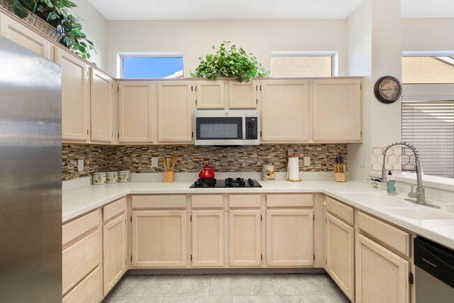 Building Photo - 37468 Westridge Ave