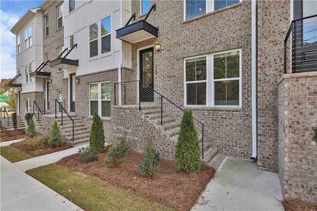 Foto del edificio - 2549 Astaire Ct NW