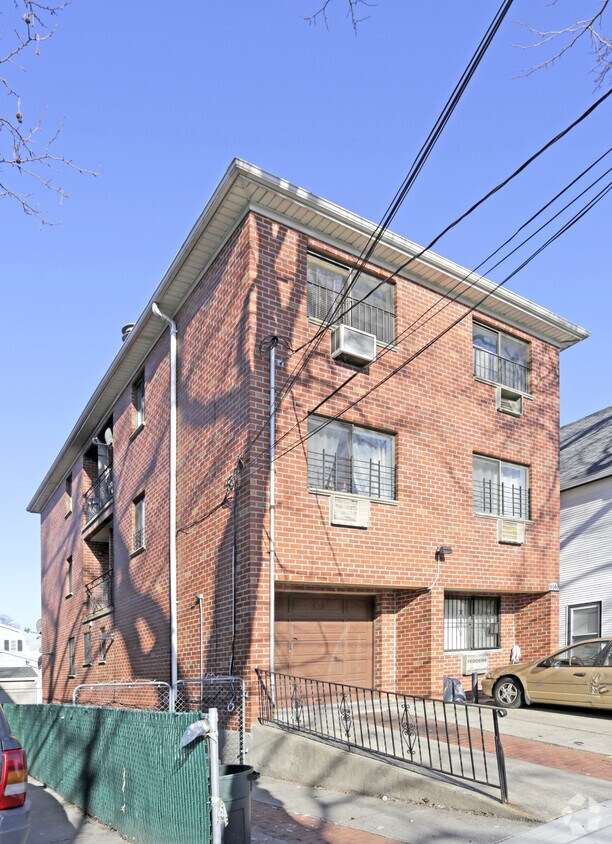 Primary Photo - 61-40 167th St