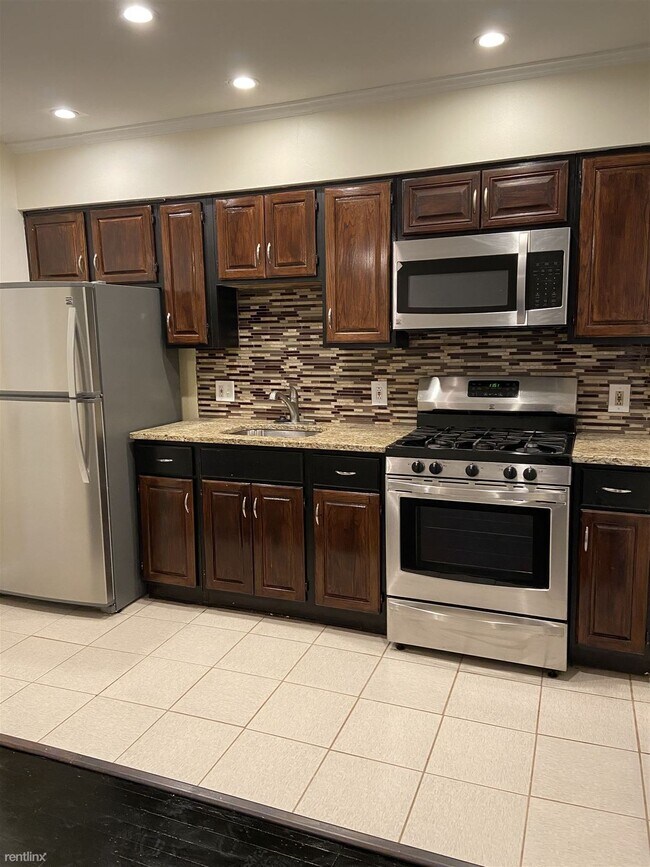 Building Photo - 2824 Edgecombe Cir S