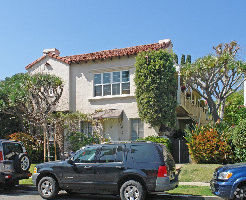 Primary Photo - 9905 Robbins Dr