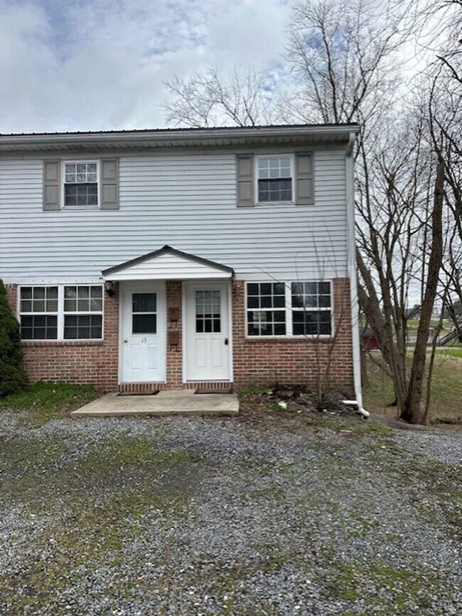 Building Photo - 696 Walborn Rd