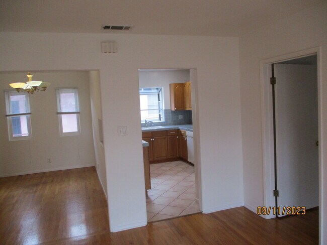 Foto del edificio - 4400 Overland Ave