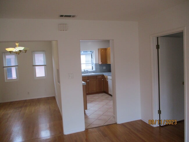 Building Photo - 4400 Overland Ave