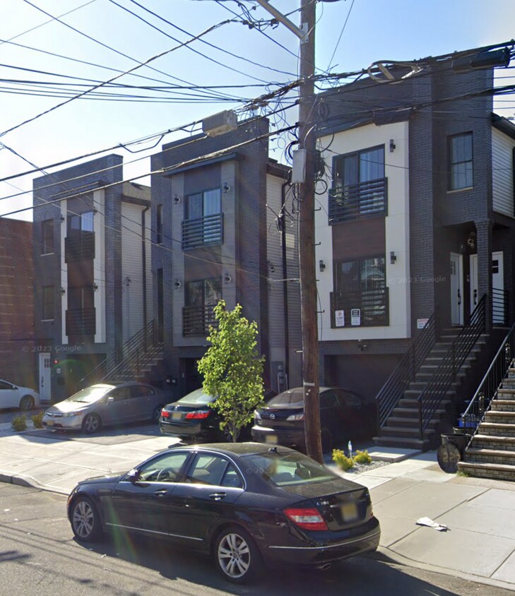 Primary Photo - 229 Cleveland Ave