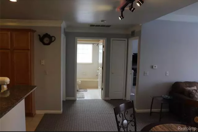 Foto del edificio - 5567 Acorn Ln