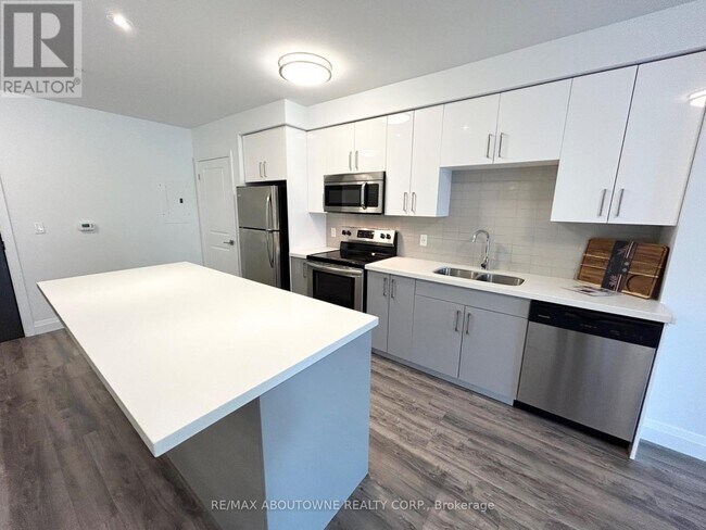 Photo du bâtiment - 460 Belmont Ave W