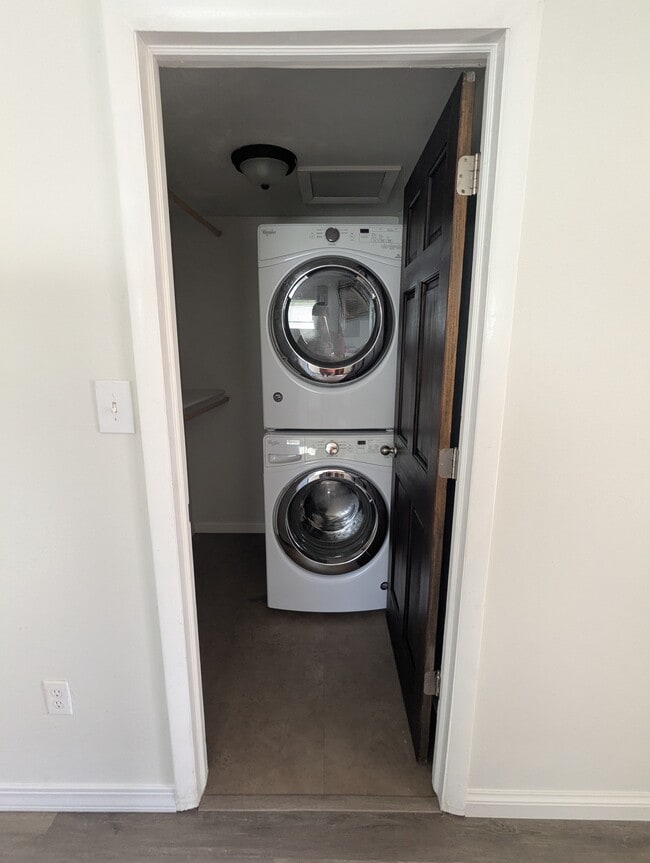 Building Photo - 865 Lincoln St