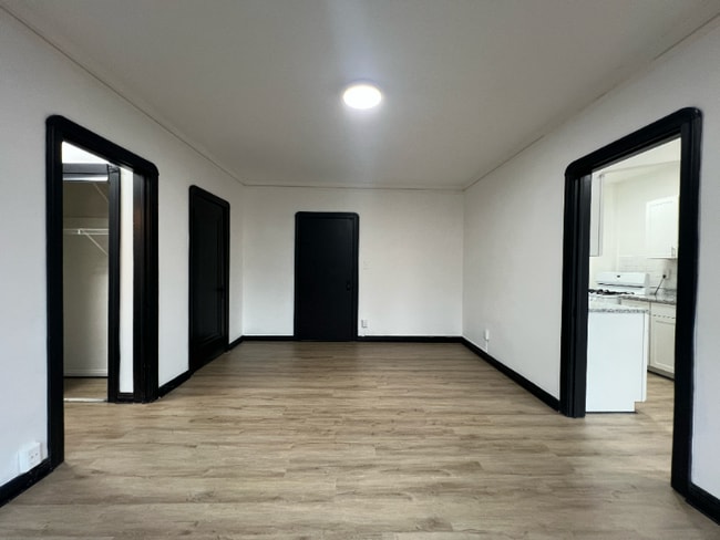 Building Photo - 1411 Roycroft Ave