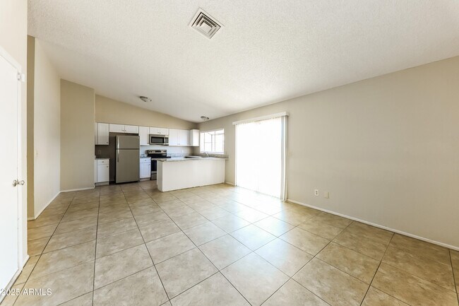 Foto del edificio - 10831 West Campbell Ave