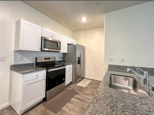 Building Photo - 12748 Feathersong