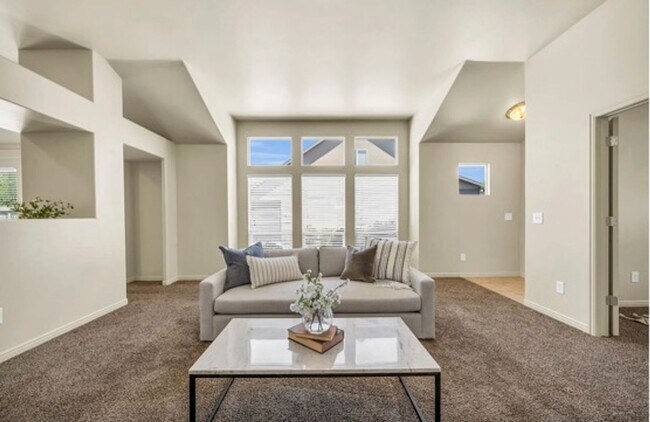 Building Photo - Stunning Home in Excellent Location!