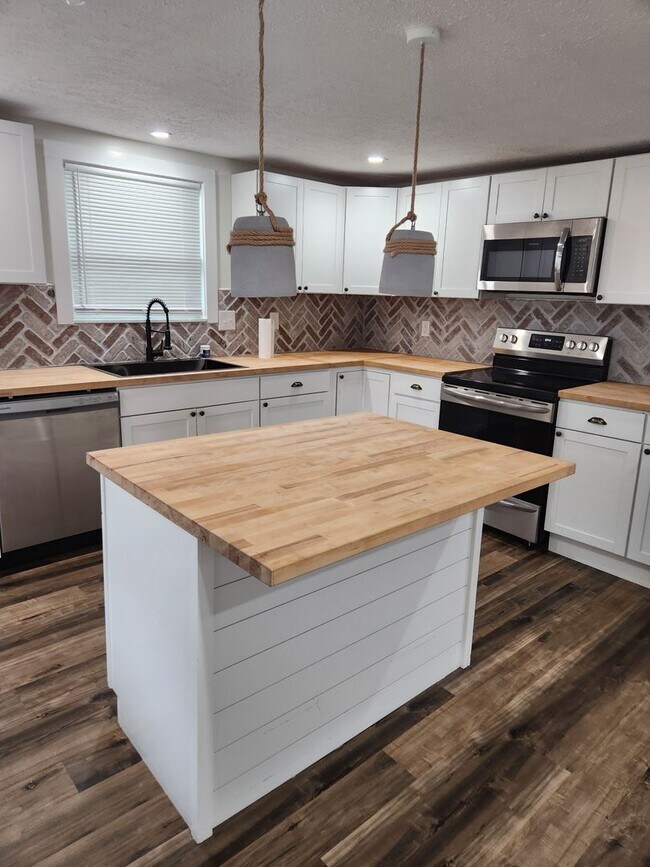 Foto del edificio - Beautifully Renovated Home Walkable to Downtown Dickson