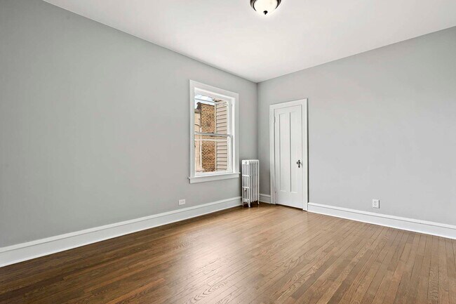 Building Photo - 5101 W Wrightwood Ave