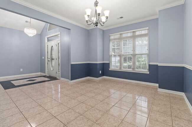 Building Photo - Woodbine Home