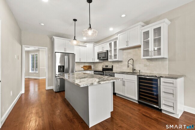 Foto del edificio - 14 Harwich Ln