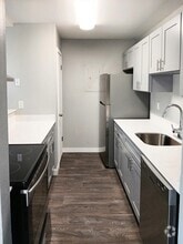 Building Photo - Phoenix Court Apartments