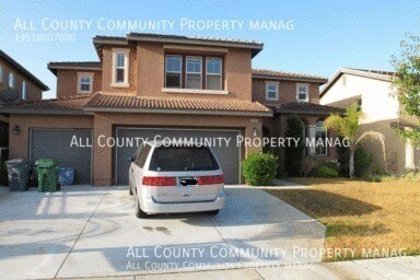 Primary Photo - 4 Bed 3 Bath + Bonus Room ~ Two Story Home...