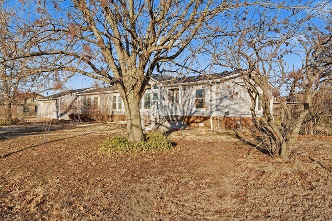 Building Photo - 3-Bed Home with Fireplace, Fenced Yard & Flexible Living Space