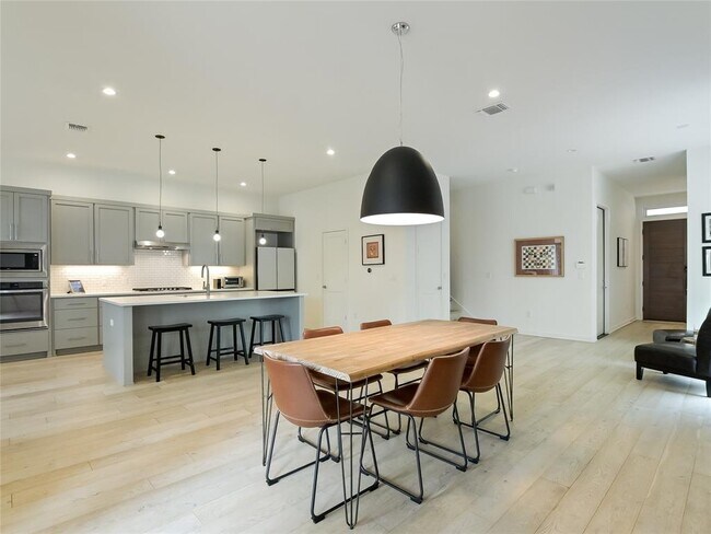Foto del edificio - 2520 Watkins Wy