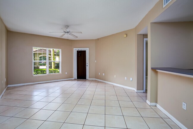 Building Photo - 5060 Fairways Cir