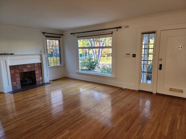 Building Photo - 106 N Ridgewood Pl