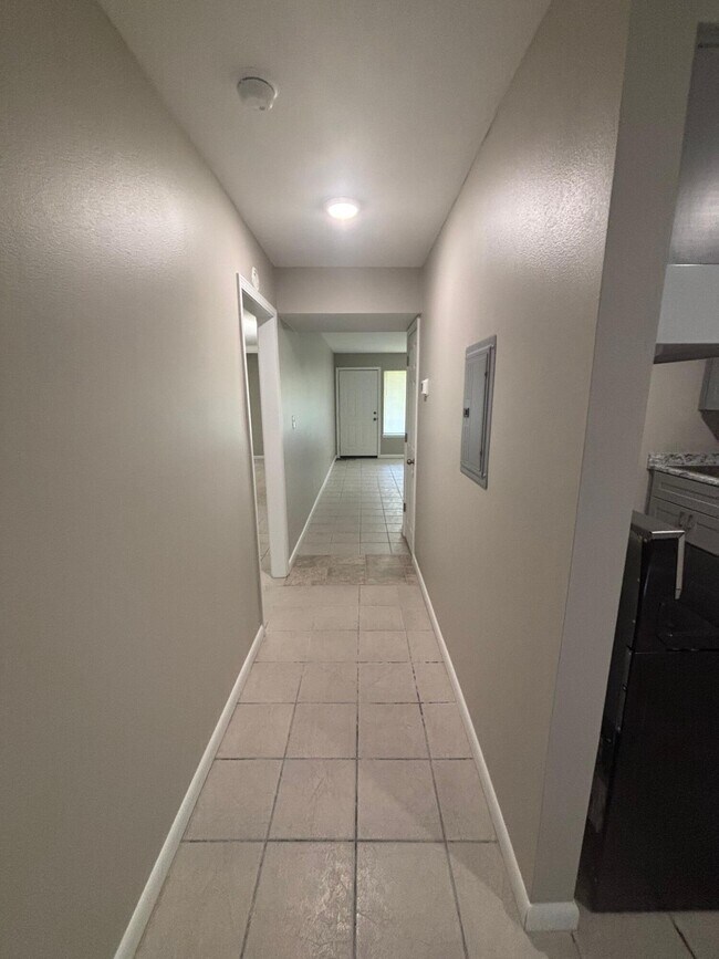 Foto del edificio - 210 Pelham Rd