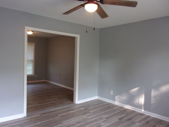 Foto del edificio - Recently Updated 3 Bedroom 1 Bath Home in ...