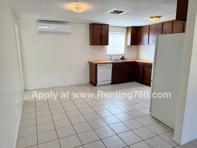 Foto del edificio - Spacious 2 Bed 1 Bath Home With Indoor Lau...