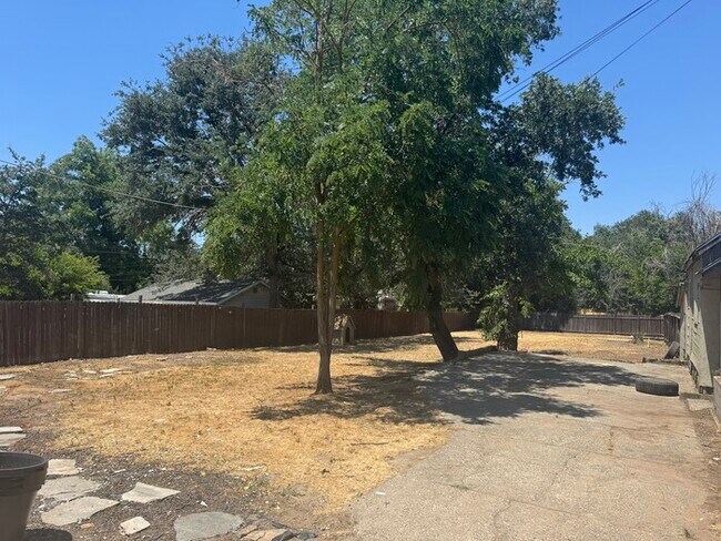 Foto del edificio - Charming 3-bedroom, 1-bath home featuring ...