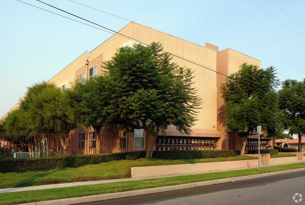 Building Photo - 4716 South Bay Cooperative