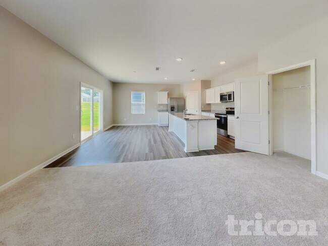 Foto del edificio - 229 Babbling Brk Dr