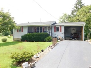 Building Photo - 714 Crittenden Dr