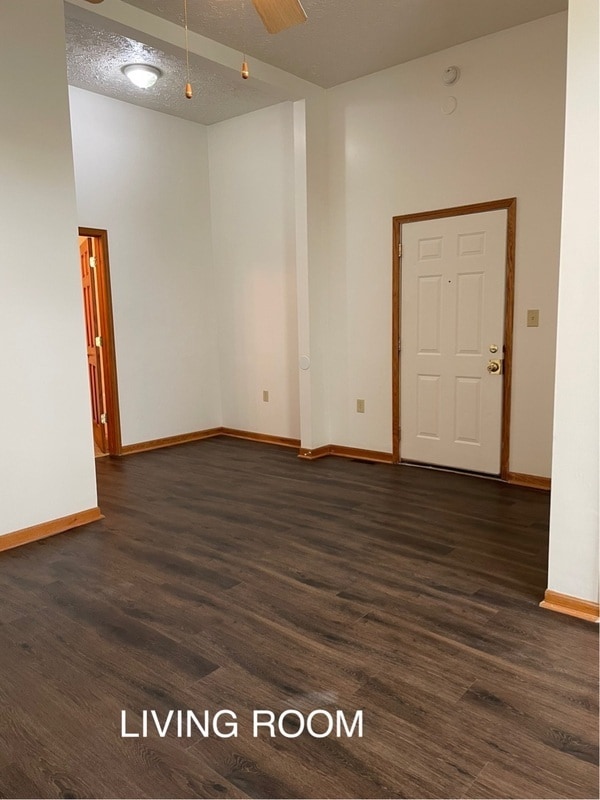 Foto principal - 102 N Main St