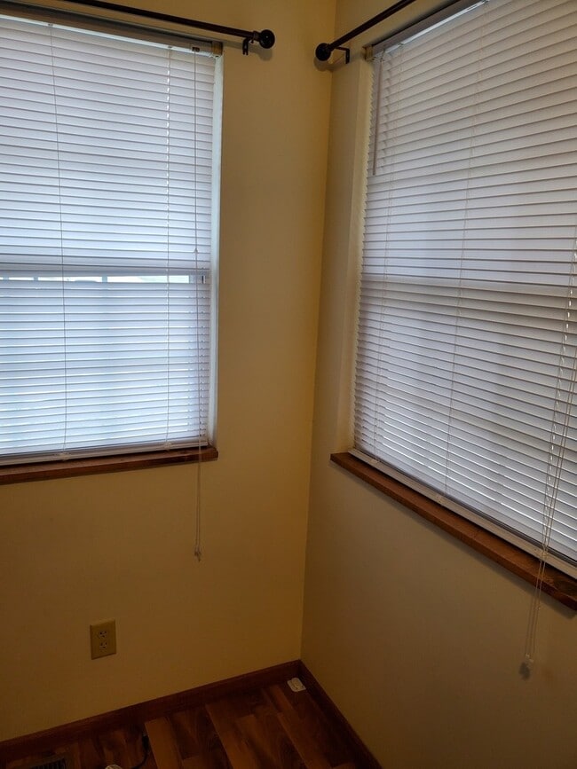 Building Photo - 709 Burgess Dr