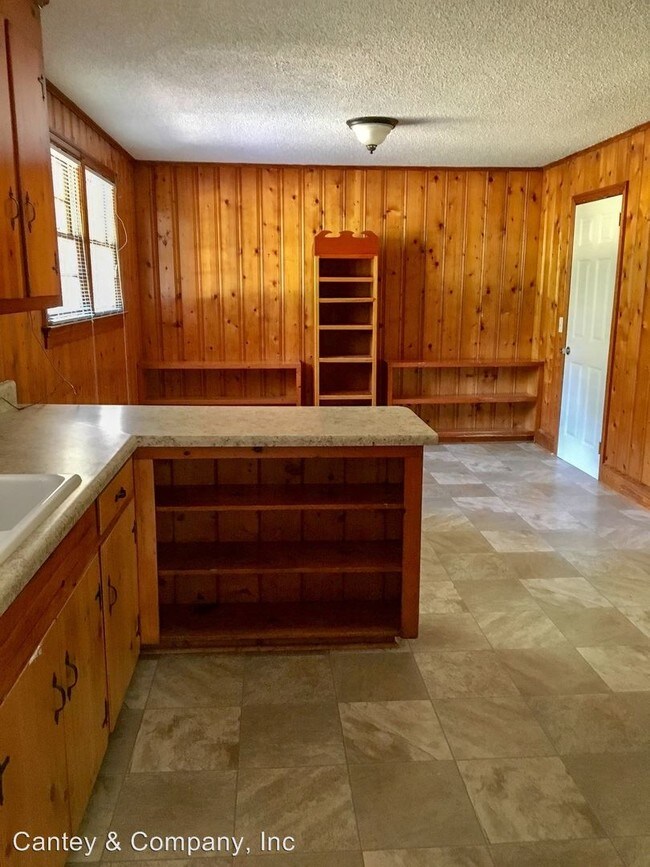 Building Photo - 3 br, 1.5 bath House - 2141 Robin Road