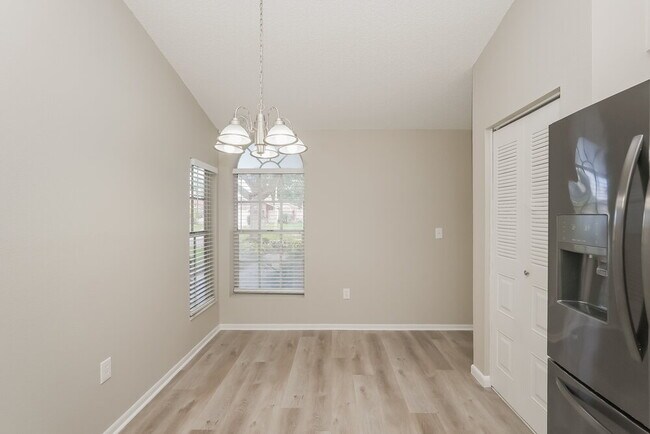Foto del edificio - 11110 Bloomington Dr