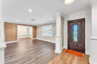 Building Photo - 6327 Wynnwood Ln